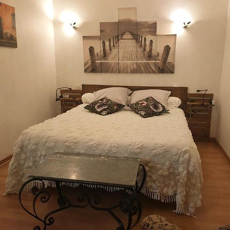 Meuble 3 Etoiles Dans Un Petit Village Du Gers Villecomtal-Sur-Arros エクステリア 写真