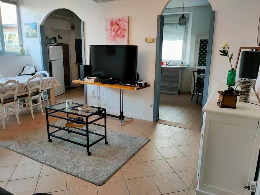 Meuble 3 Etoiles Dans Un Petit Village Du Gers Villecomtal-Sur-Arros エクステリア 写真