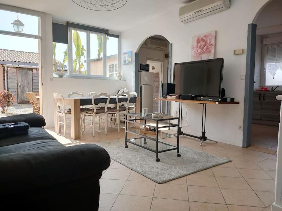 Meuble 3 Etoiles Dans Un Petit Village Du Gers Villecomtal-Sur-Arros エクステリア 写真