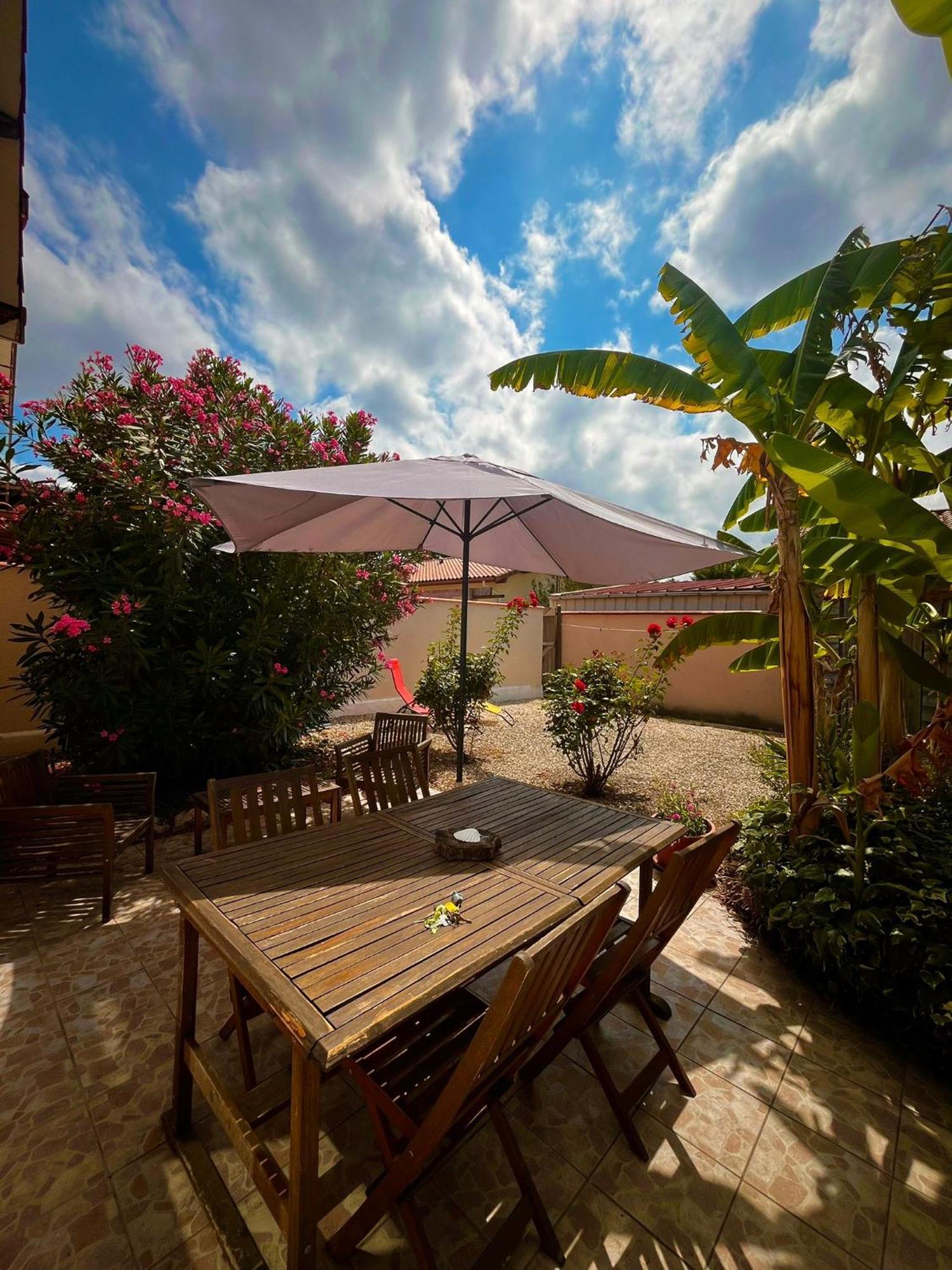 Meuble 3 Etoiles Dans Un Petit Village Du Gers Villecomtal-Sur-Arros エクステリア 写真