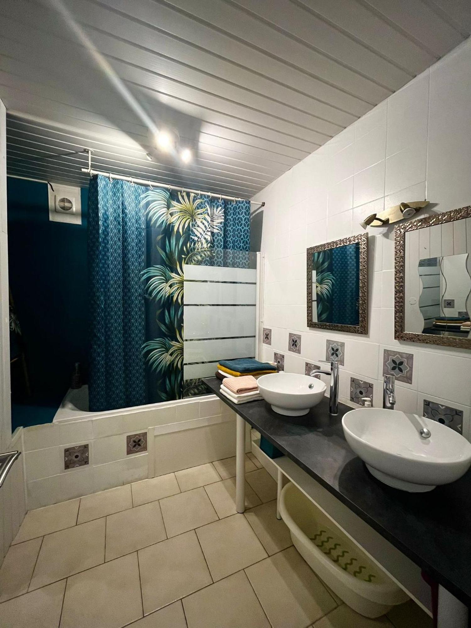 Meuble 3 Etoiles Dans Un Petit Village Du Gers Villecomtal-Sur-Arros エクステリア 写真