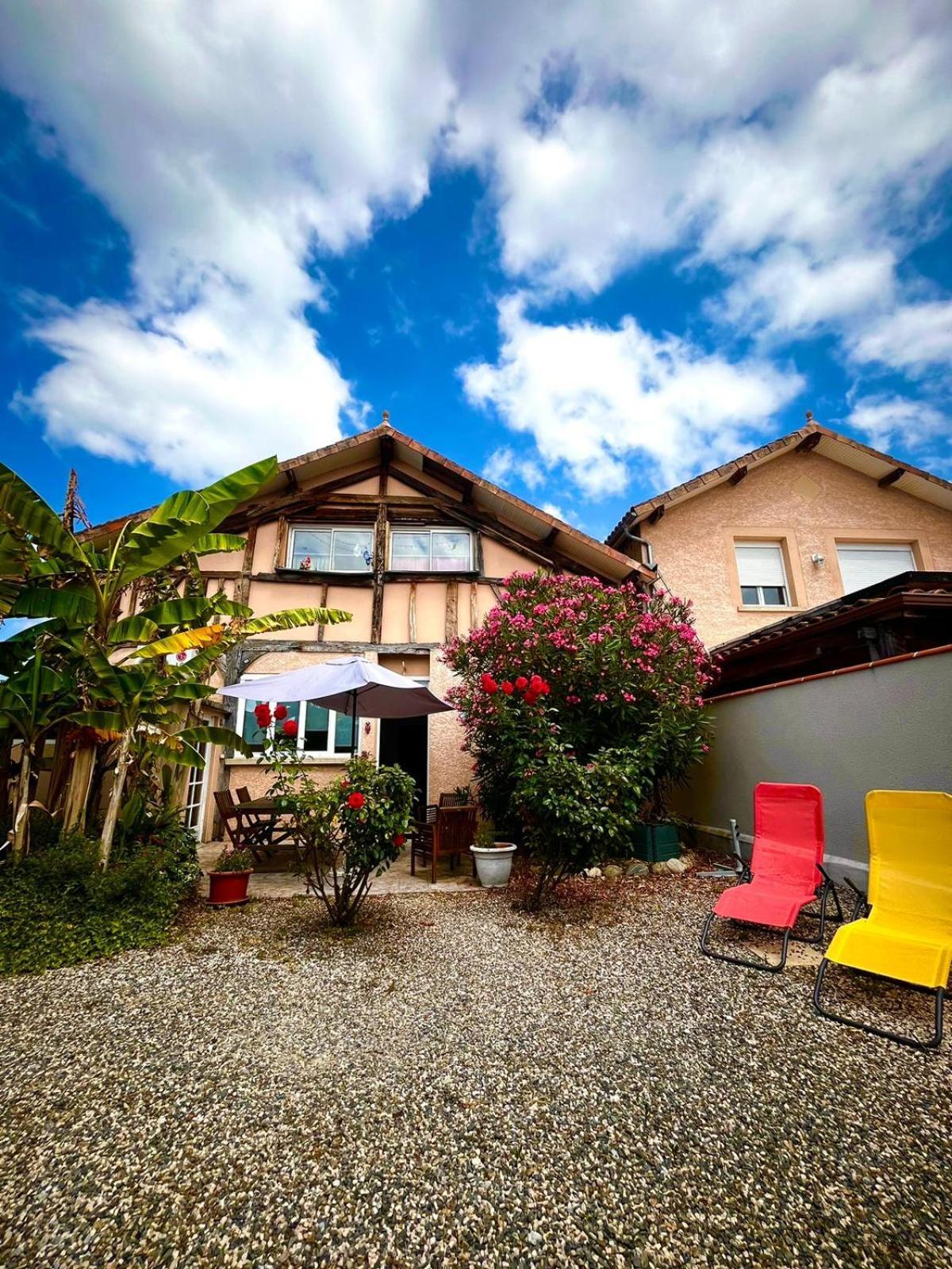 Meuble 3 Etoiles Dans Un Petit Village Du Gers Villecomtal-Sur-Arros エクステリア 写真