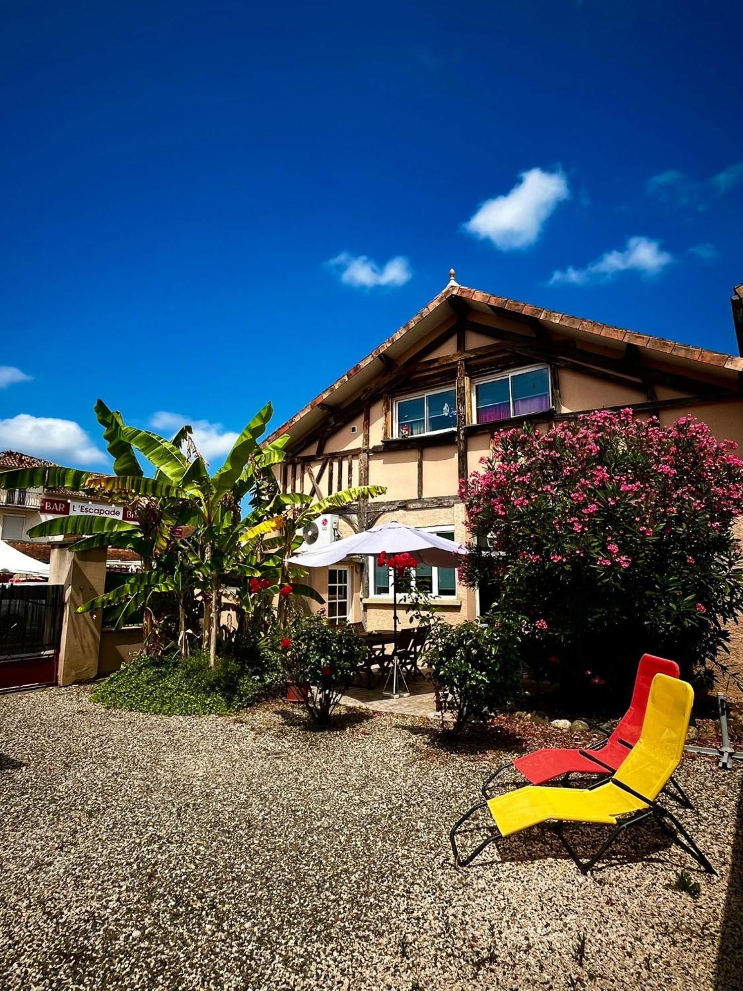 Meuble 3 Etoiles Dans Un Petit Village Du Gers Villecomtal-Sur-Arros エクステリア 写真